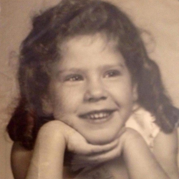 Meet your Posher, Debi - Picture 3 of 3